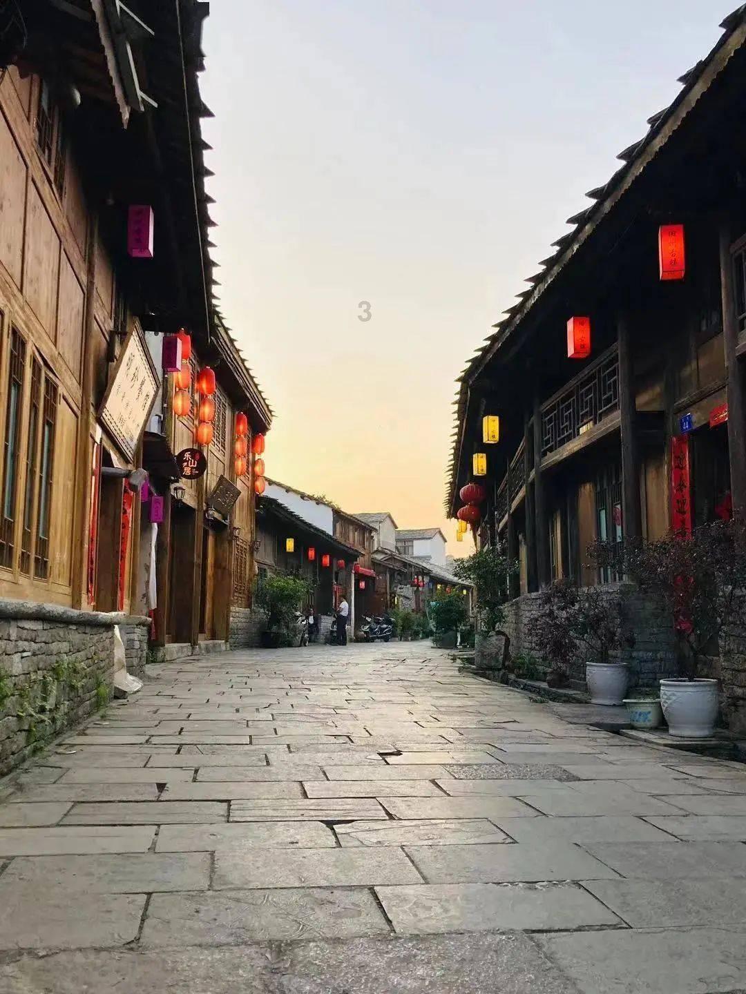 跳动的旋转球
